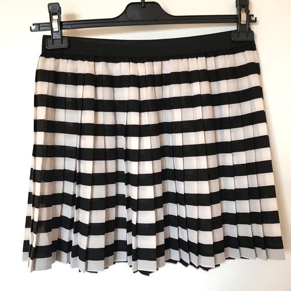 Mini Skirt - Picture 1 of 3